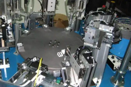 定（dìng）製試劑盒自動裝配機注意事項